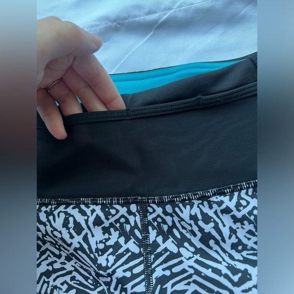 Lululemon Run Inspire Crop Leggings All Full-On Luxtreme Black and White 4 - Picture 7 of 15